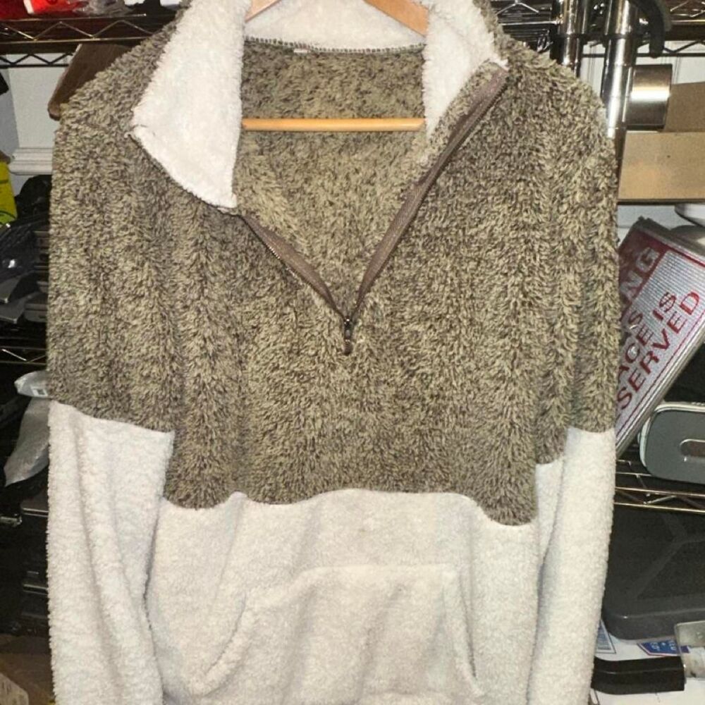 Women's White and Green Sweatshirt Zipper V-Neck Pullover Sweater Super Soft